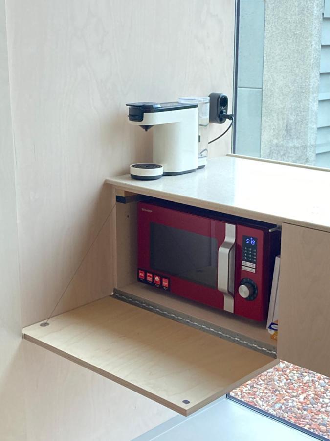 Tiny House Van Hoogspanning Naar Ontspanning Wirdum 外观 照片