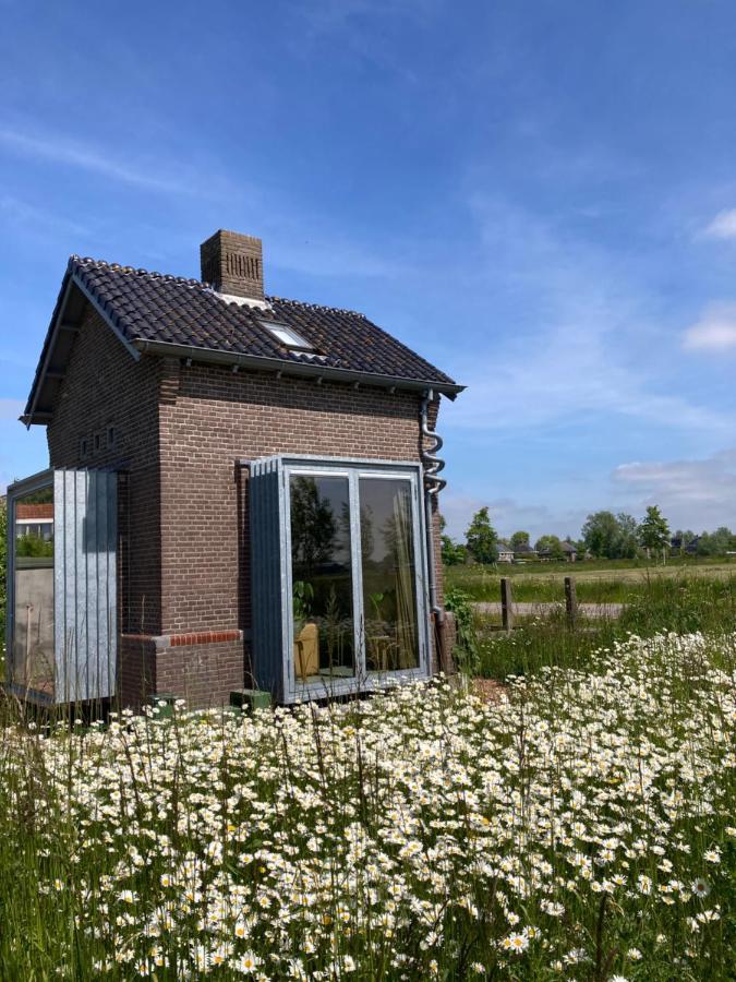 Tiny House Van Hoogspanning Naar Ontspanning Wirdum 外观 照片